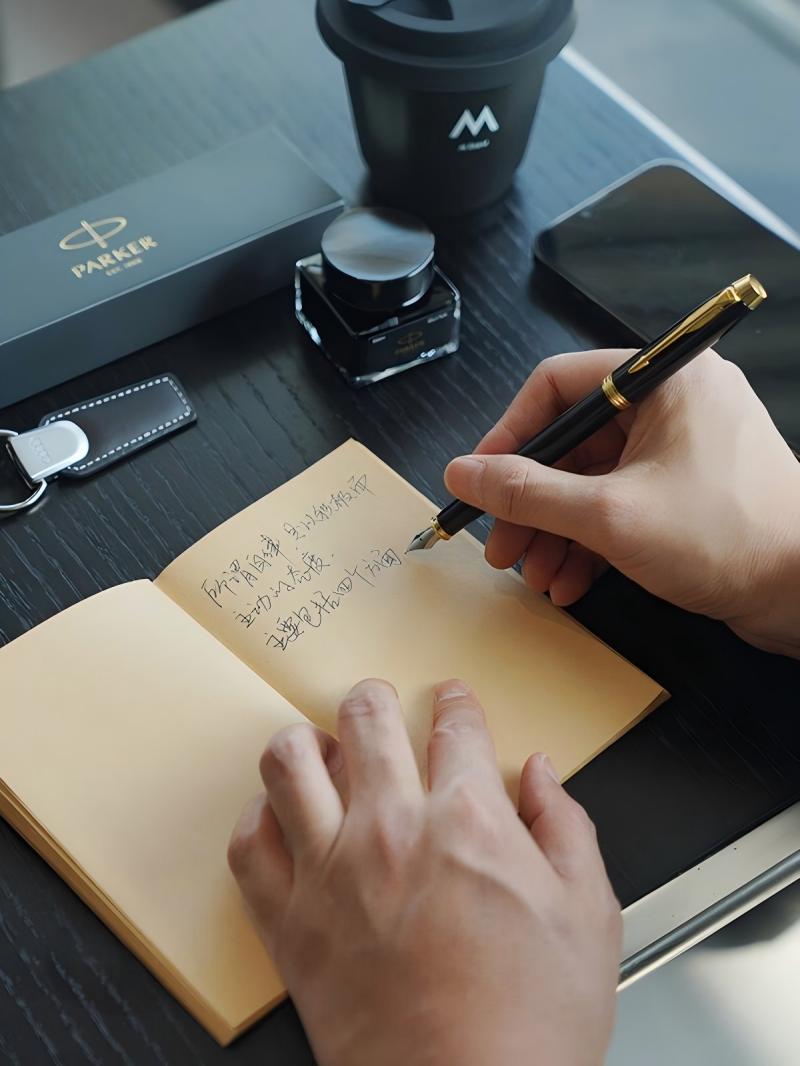 派克 (PARKER)钢笔 签字笔 商务送礼 学生练字 IM系列丽雅黑金夹墨水笔高清大图