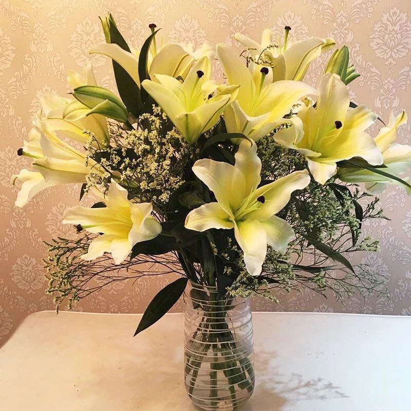 香百合花云南鲜花百合花束勿忘我鲜花同城速递批邮礼品