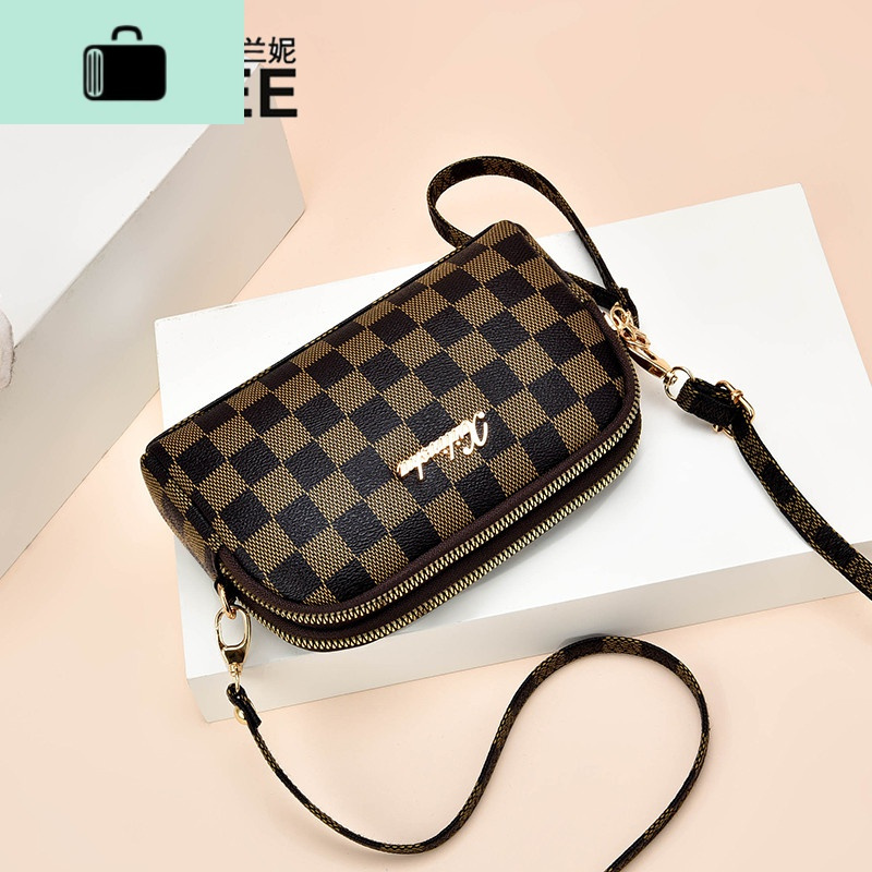 中年女包新款2020斜挎小包包百搭女士手机零钱包迷你双层手腕包潮new