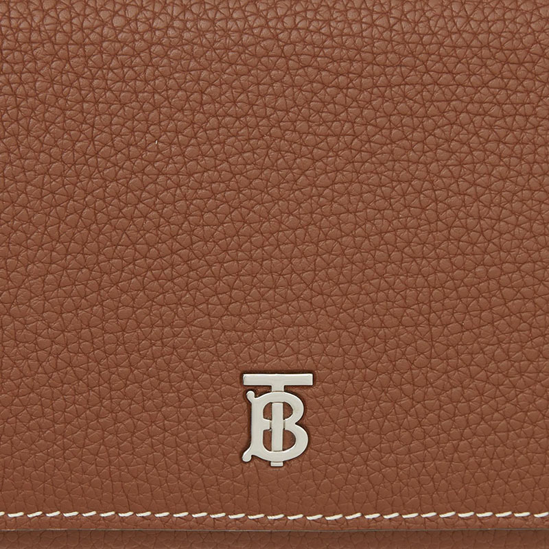 预订 BURBERRY 博柏利 粒纹皮革钱夹(含可拆式背带)斜挎包 8025532