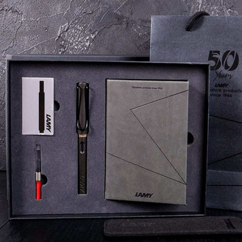 凌美(LAMY) Safari-狩猎者笔记本套装 钢笔/笔记本/专用盒/吸墨器/墨胆/手提袋 0.5F 单套价格