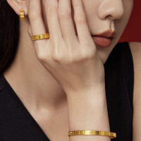 周大福[新品]传福系列足金黄金耳环 R35235 七夕礼物