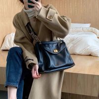 包包女2021新款潮韩版时尚大容量简约ins复古百搭单肩斜跨大包 黑色