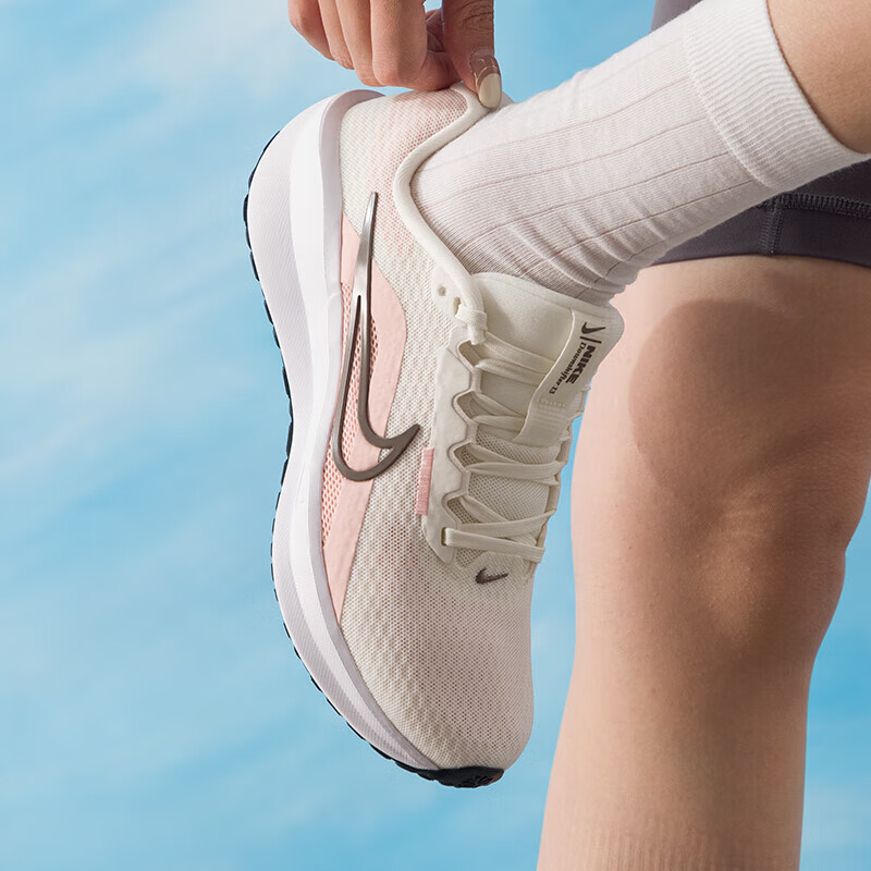 耐克（NIKE）跑步鞋女鞋新款户外健身时尚低帮缓震轻便舒适耐磨运动鞋FD6476-107 ZP高清大图