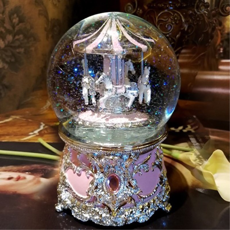 这款公主水晶球八音盒,采用纯手工吹制,每一个细节都体现出设计者的用