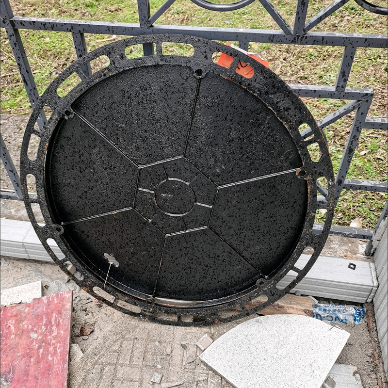 洋蝲蝲 铸铁井盖 700*800mm 单位:个高清大图