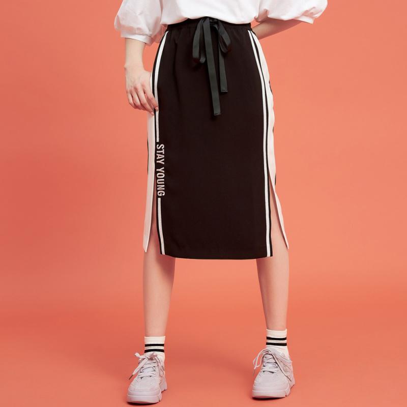 [直降价:99]美特斯邦威半身裙女新款夏季港味复古运动风半裙时尚刺绣