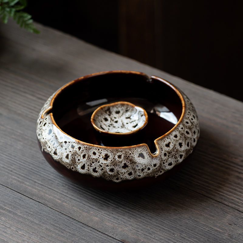 大号陶瓷烟灰缸创意个性时尚防风客厅办公室家用潮流烟灰缸带盖内弧形