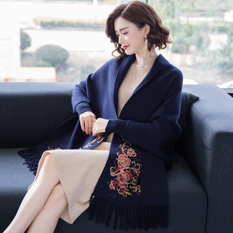 热卖羊毛羊绒披肩女秋冬季加厚保暖斗篷外套妈妈旗袍婚庆外搭春秋披风