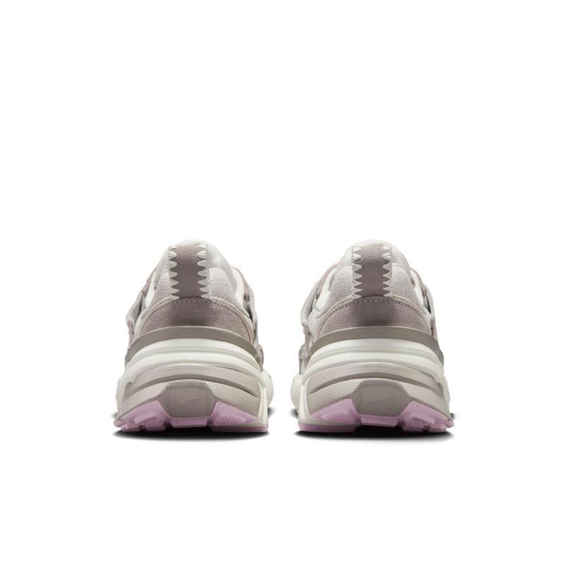 耐克(NIKE)女鞋休闲板鞋轻便百搭时尚潮流运动鞋春秋季通勤女款V2