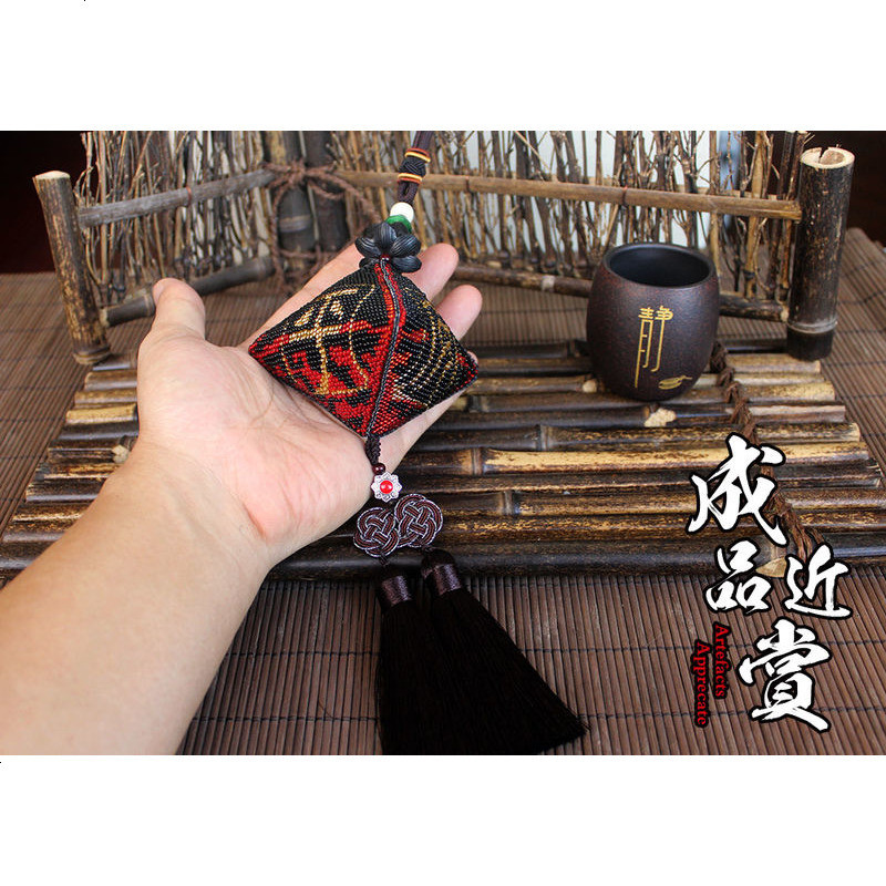 豪车专配乌木莲花黑色平安福汽车挂件十字绣新款平安符满珠绣挂饰