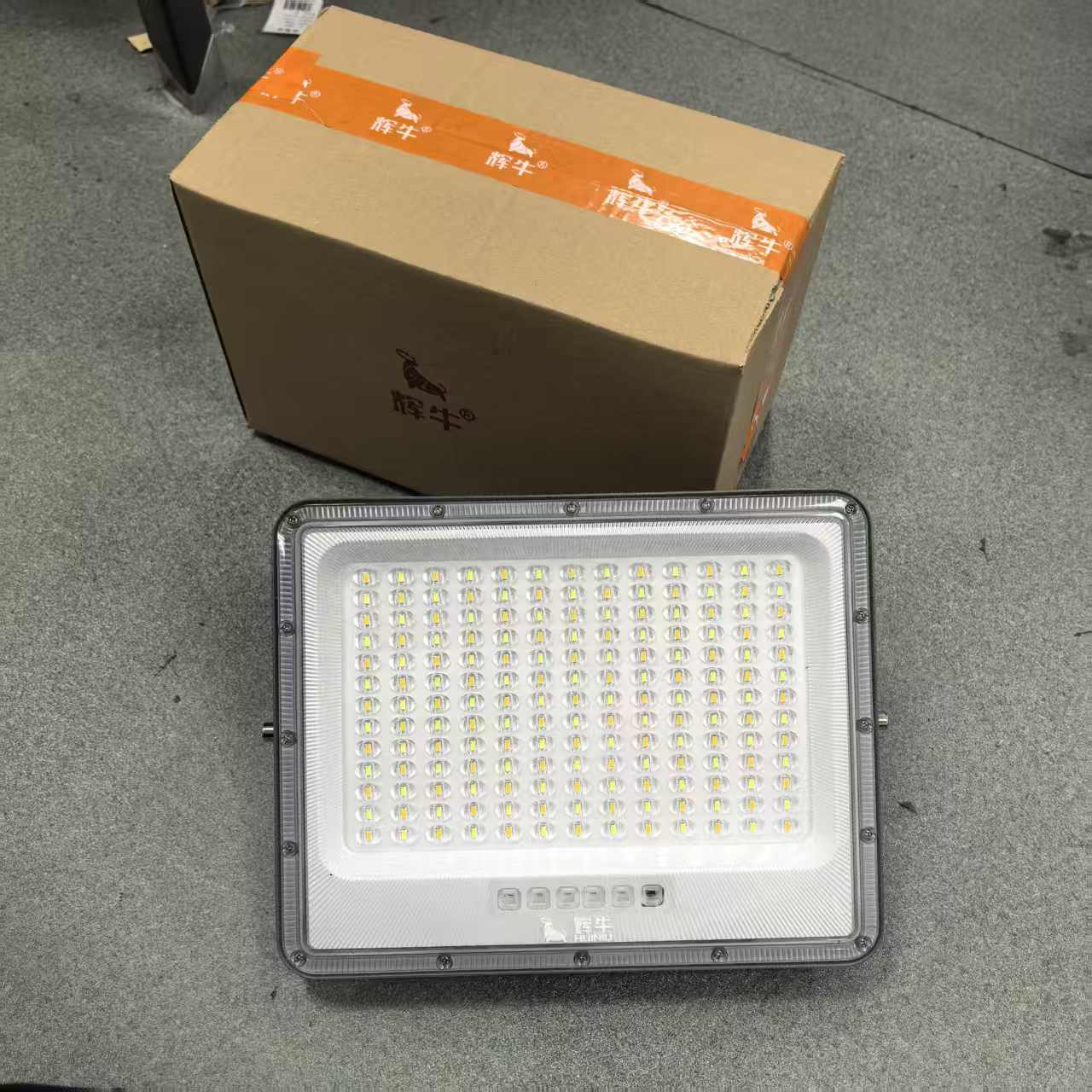 辉牛 LED太阳能投光灯 HN-D01 件高清大图