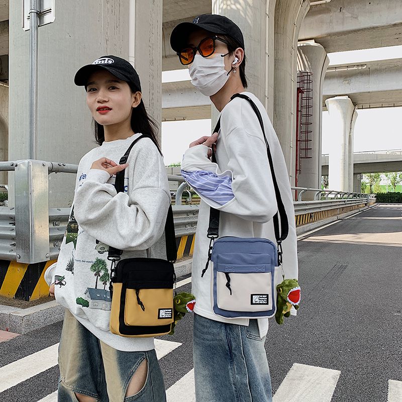 男生小挎包ins潮酷个性手机斜挎包休闲小方包潮牌单肩包男士包包高清大图