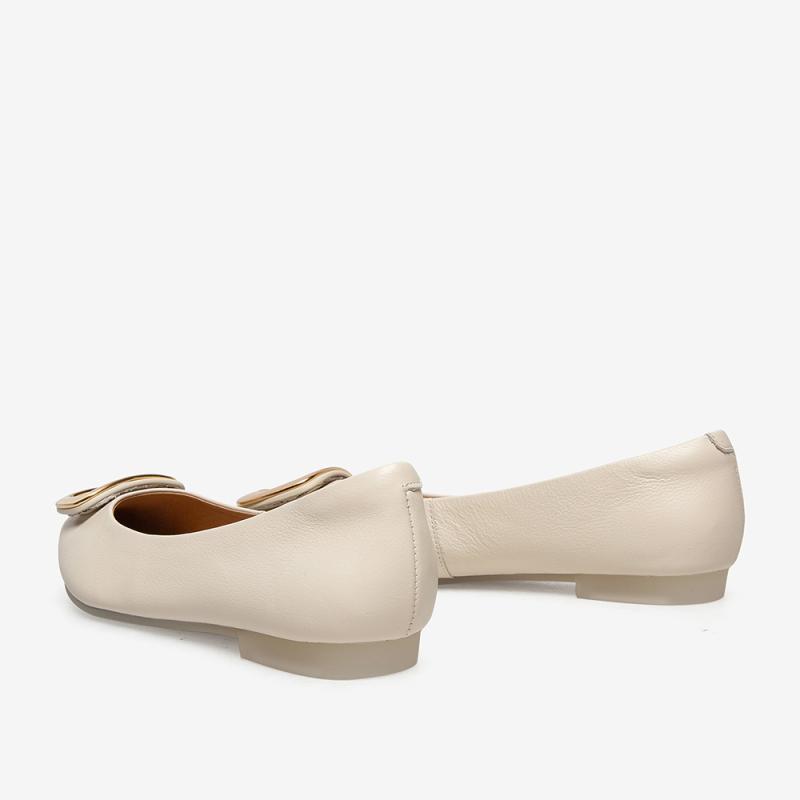 百思图2021秋季新款商场同款方扣时尚简约休闲女单鞋rgr36cq1