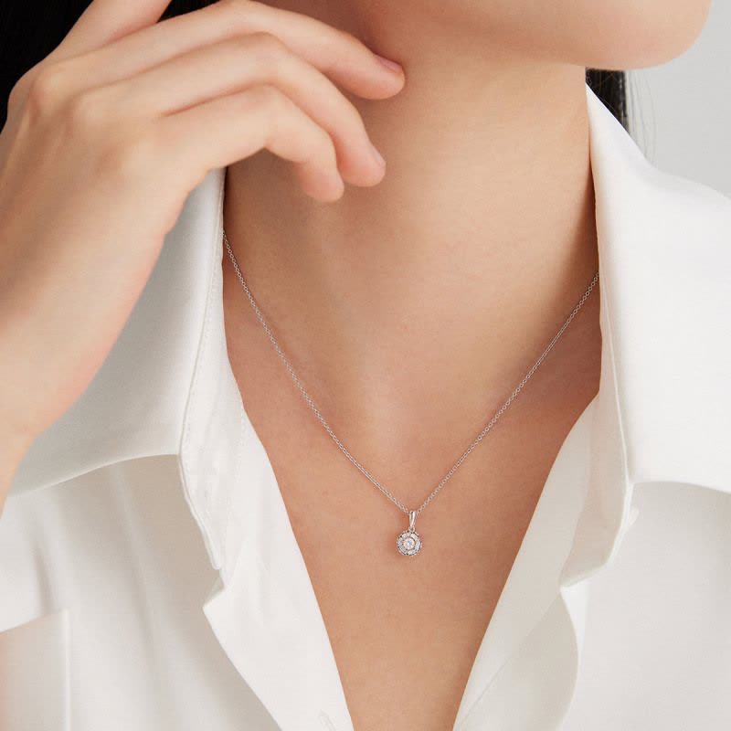 周大福钻石宠爱系列 18k白钻石项链 显钻甜心项链吊坠(配银链)U185970送女友生日礼物图片