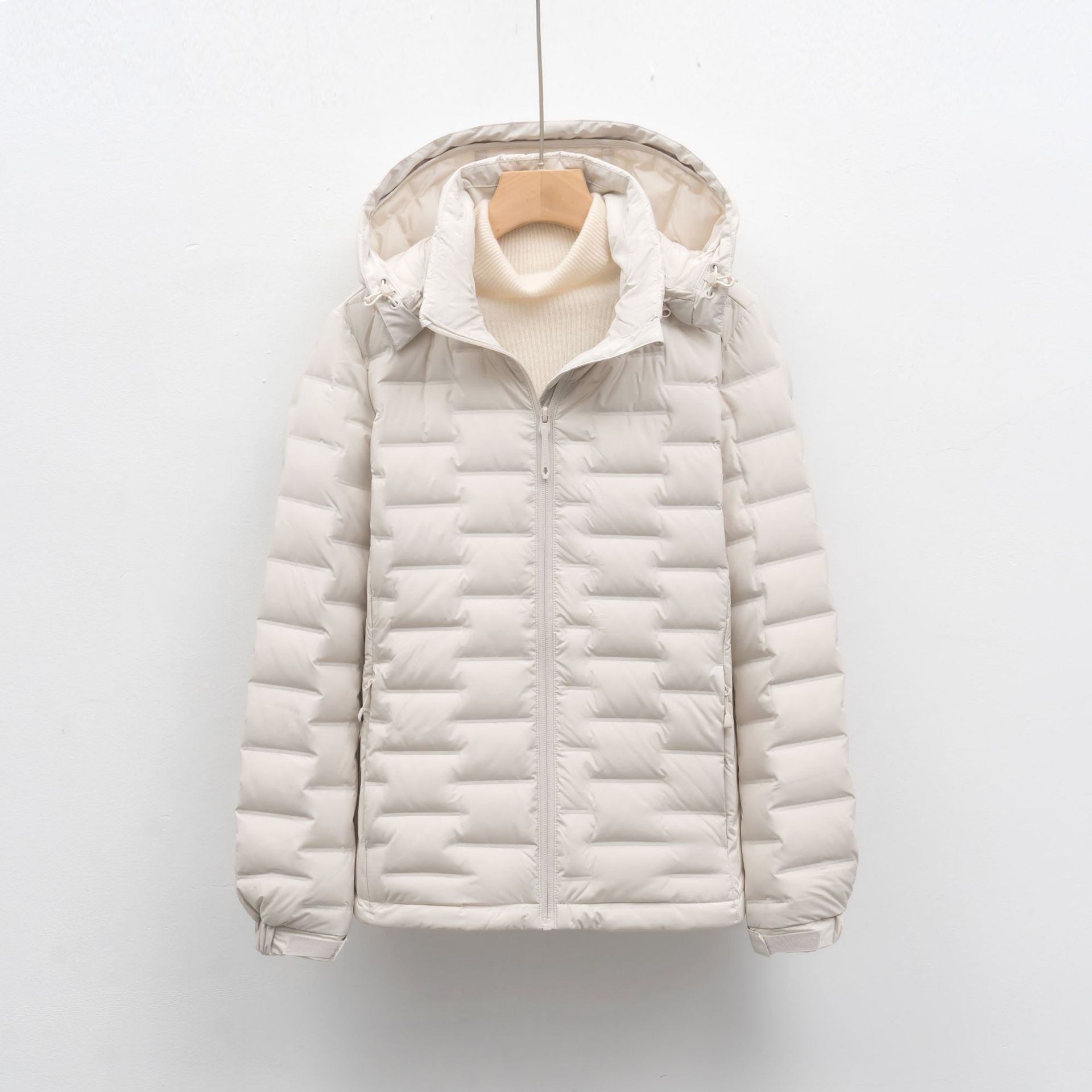 90绒新国标户外轻薄羽绒服女秋冬短款连帽轻便上衣外套_85281高清大图