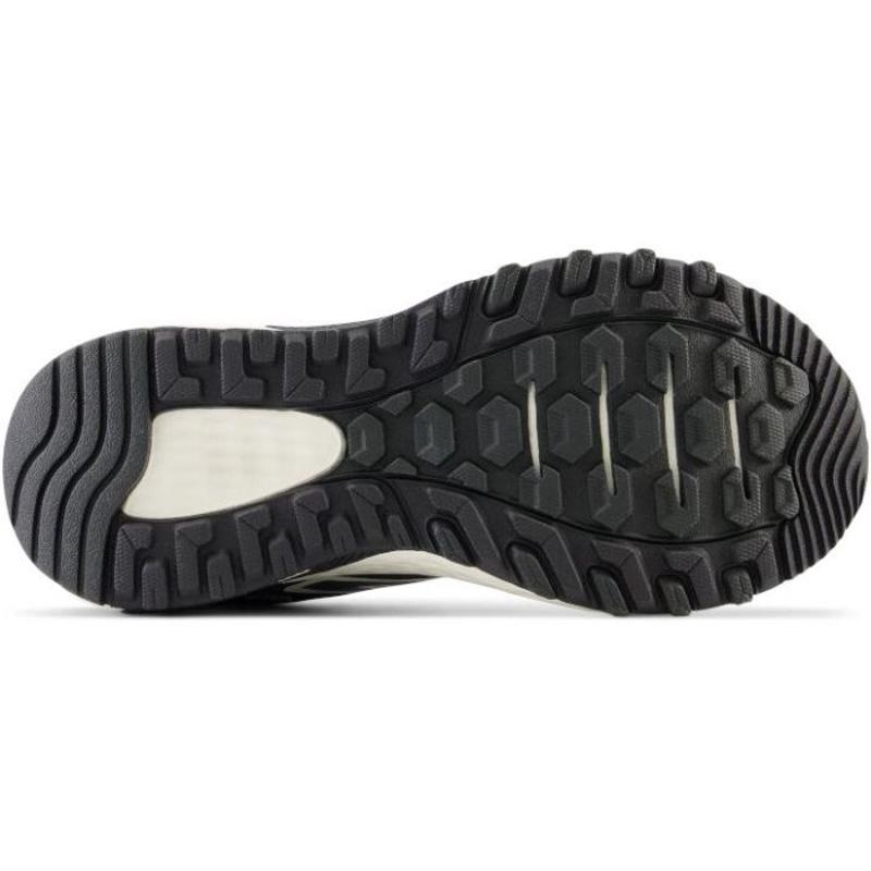 New Balance新百伦女士跑步鞋轻便耐磨越野训练缓震运动鞋高清大图