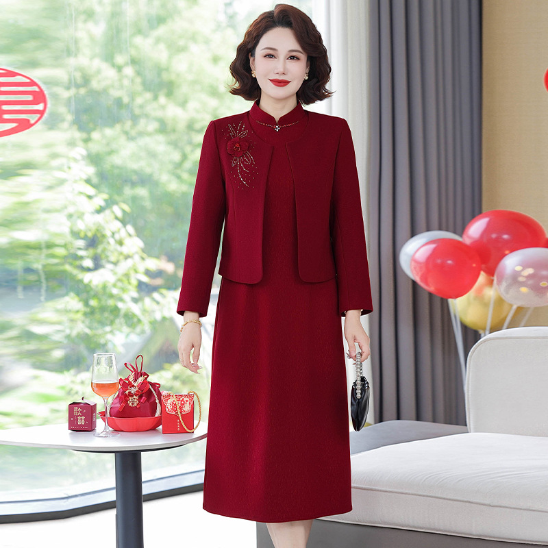新款妈妈装中老年婚宴服中年气质喜婆婆连衣裙喜庆婆婆装秋装新款