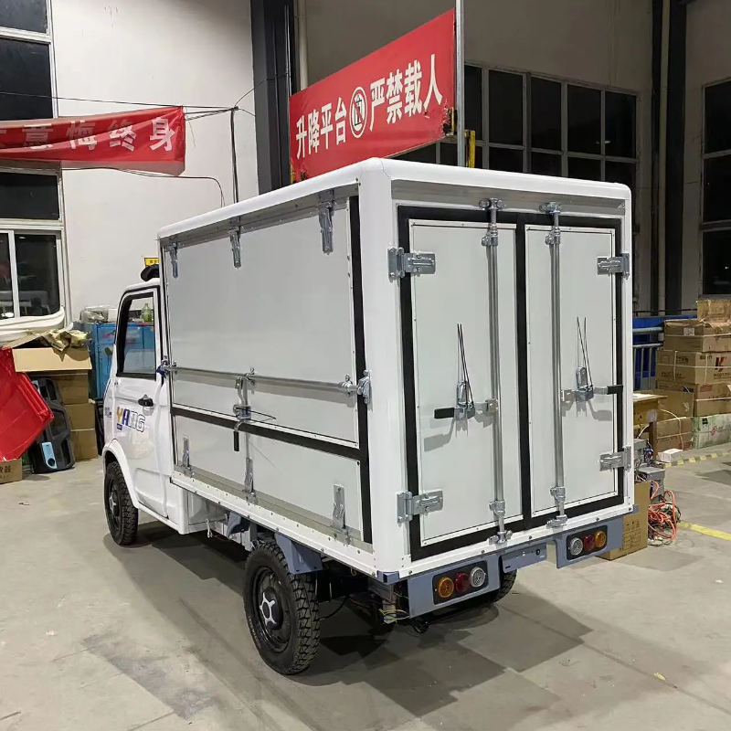 电动四轮厢式运输车高清大图