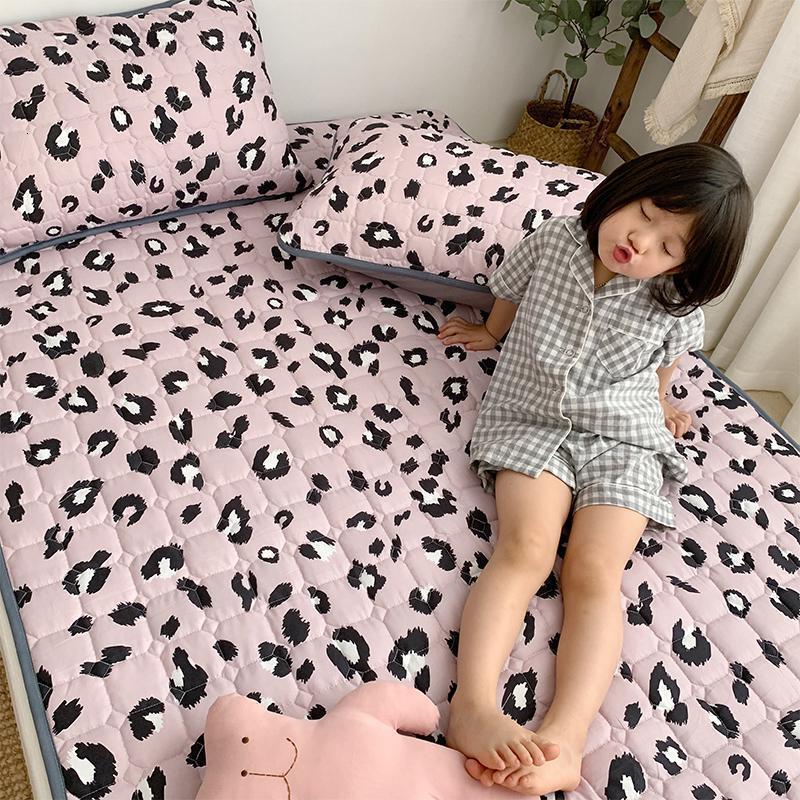 美帮汇儿童榻榻米床垫0.9m单人学生宿舍软垫床褥家用保护垫薄款垫被褥子 豹纹风尚紫（不含枕套） 90×190cm