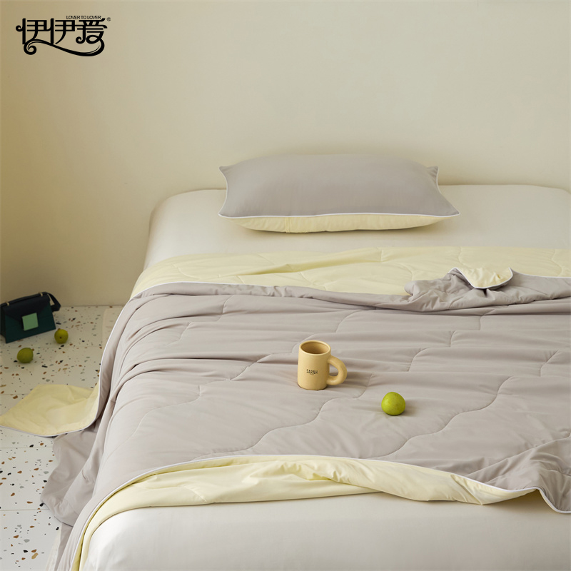 伊伊爱 双面撞色锦氨弹力大豆夏凉被 烟灰＋米黄高清大图