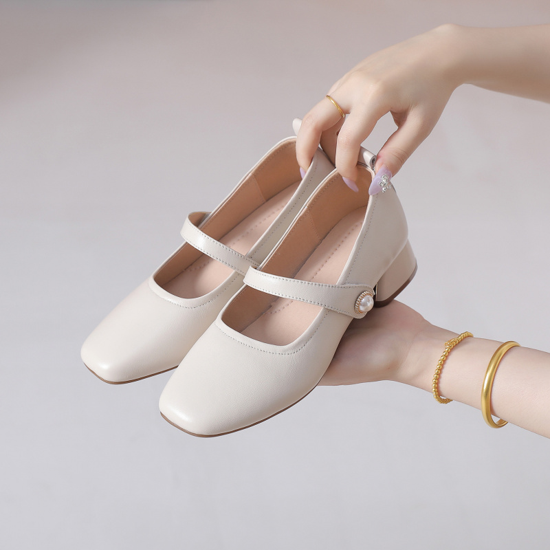 低跟洋气单鞋女真皮软底中老年妈妈鞋24春秋款舒适不累脚防滑配裙