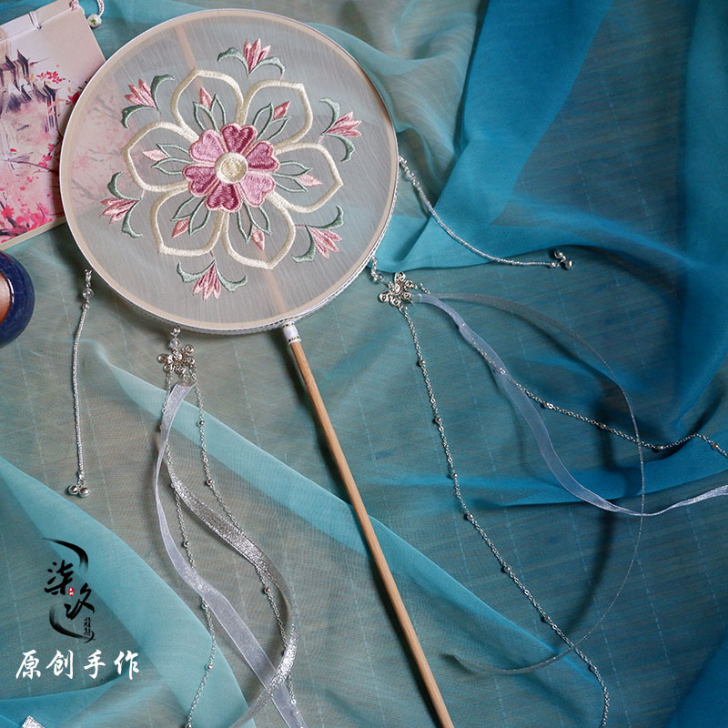 手工古风扇子跳舞蹈 长柄刺绣花团扇中国风汉服成品流苏宫扇 三维工匠 玉兔守月预售30天内发出高清大图