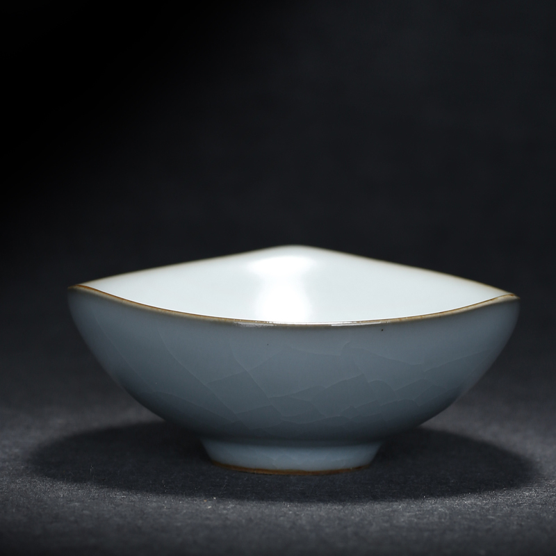 戴云品格 汝窑品茗杯 主人杯茶杯陶瓷茶盏主人杯单杯功夫茶具礼品 三叶异形杯礼盒