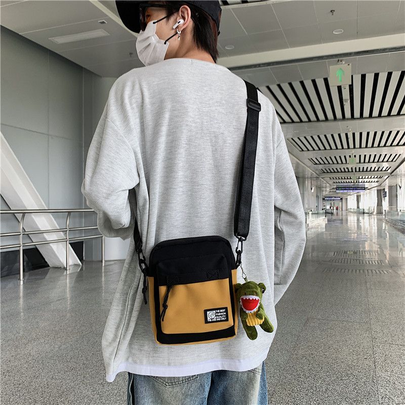 男生小挎包ins潮酷个性手机斜挎包休闲小方包潮牌单肩包男士包包高清大图