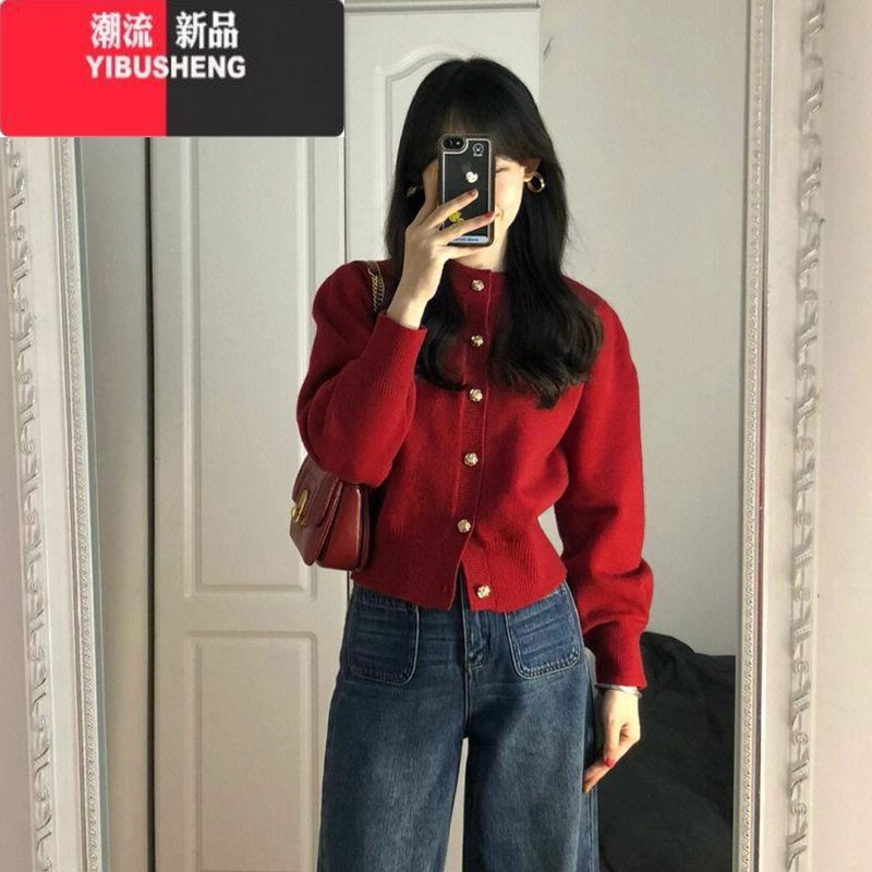 yibusheng复古红色毛衣女高级感小香风上衣设计感收腰短款针织开衫