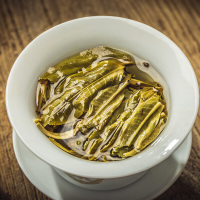 中茶 古乔木系列云南普洱茶2020年老班章古树生茶饼