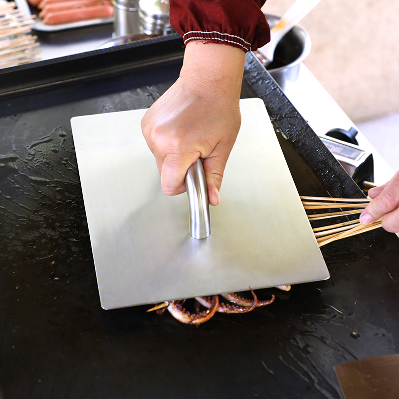 加大加厚铁板鱿鱼专用不锈钢烘焙精灵鸭肠压饼铁板烧工具烧烤小吃设备 木把圆形