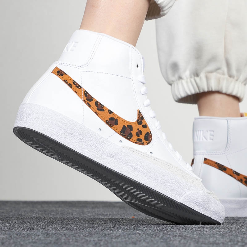 Nike/耐克 女鞋21新款W BLAZER MID ’77 SE舒适耐磨休闲板鞋 DA8736-101