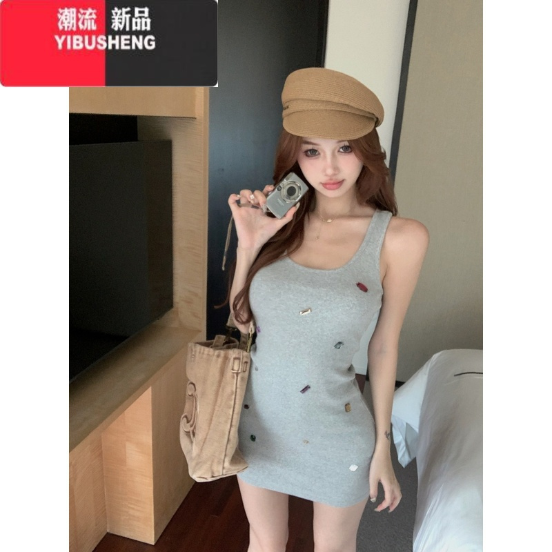YIBUSHENG灰色钉钻修身背心连衣裙女装季气质显身材短裙无袖收腰包臀裙子