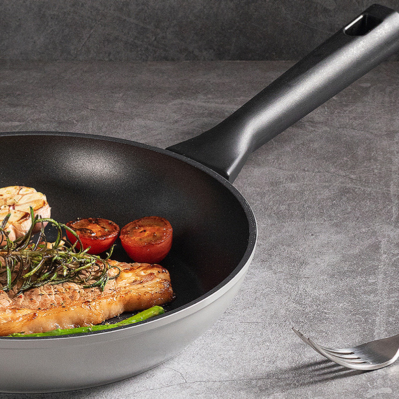 三禾煎锅复合底握感易洁舒适无铆钉摩登灰LJ24K6高清大图