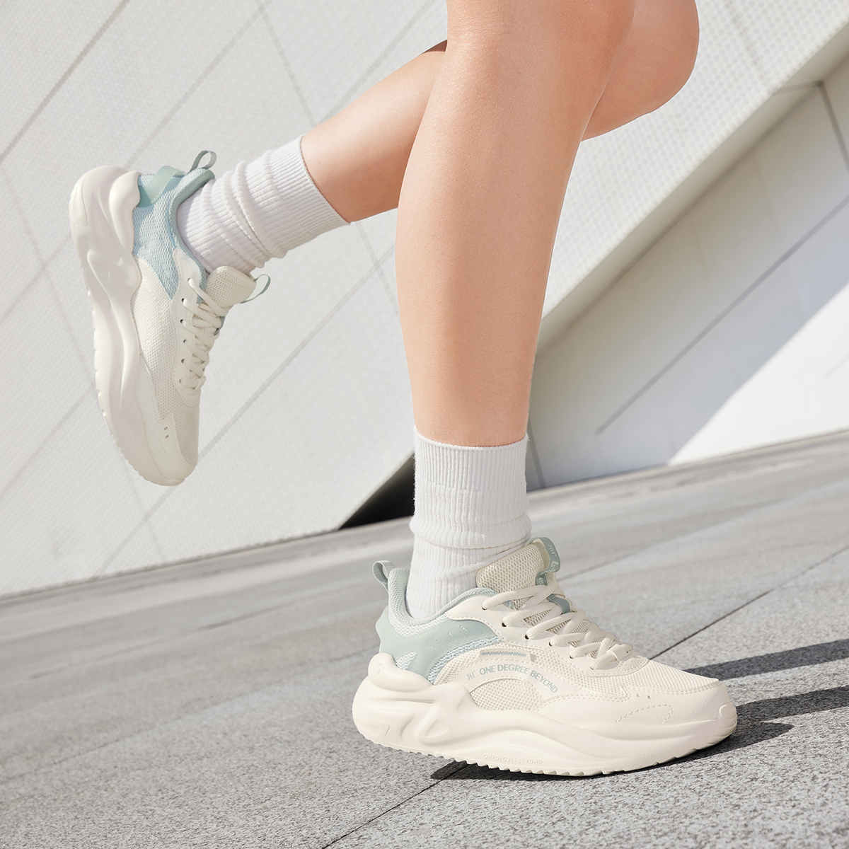 361°运动鞋女新款常规休闲鞋682416709FV高清大图