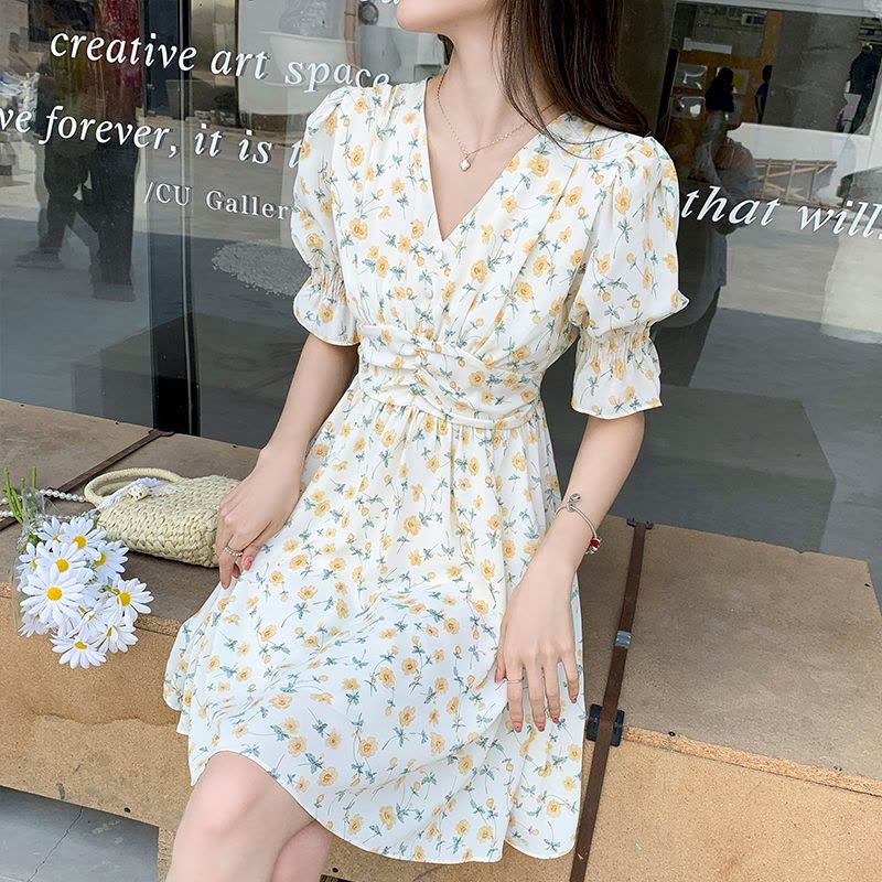 2022年新款法式V领短袖泡泡袖中裙子收腰显瘦碎花连衣裙图片