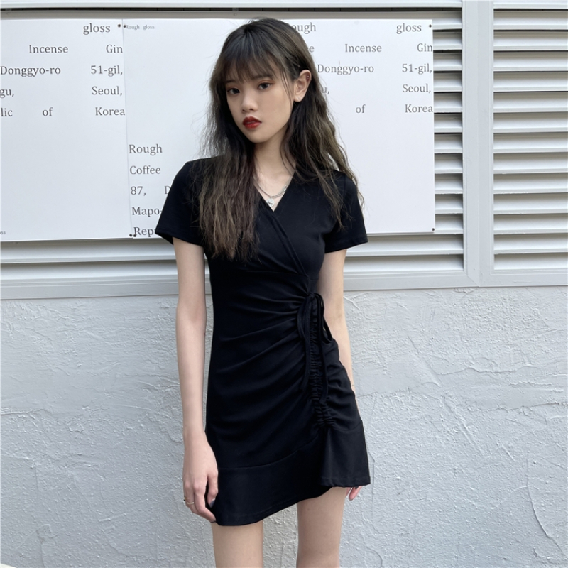 黑色V领连衣裙女夏季2021新款甜辣妹设计感小个子气质修身短裙子_黑色_均码