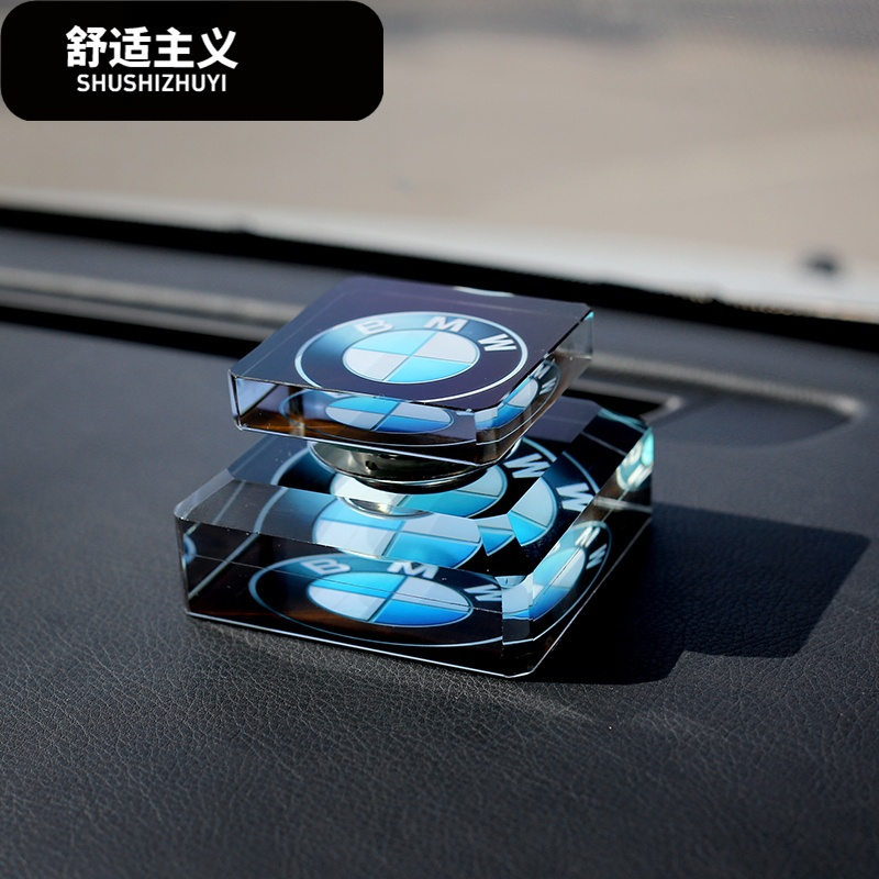 汽车专用车标车载香水摆件男女高档个性创意古龙除异味送防滑垫