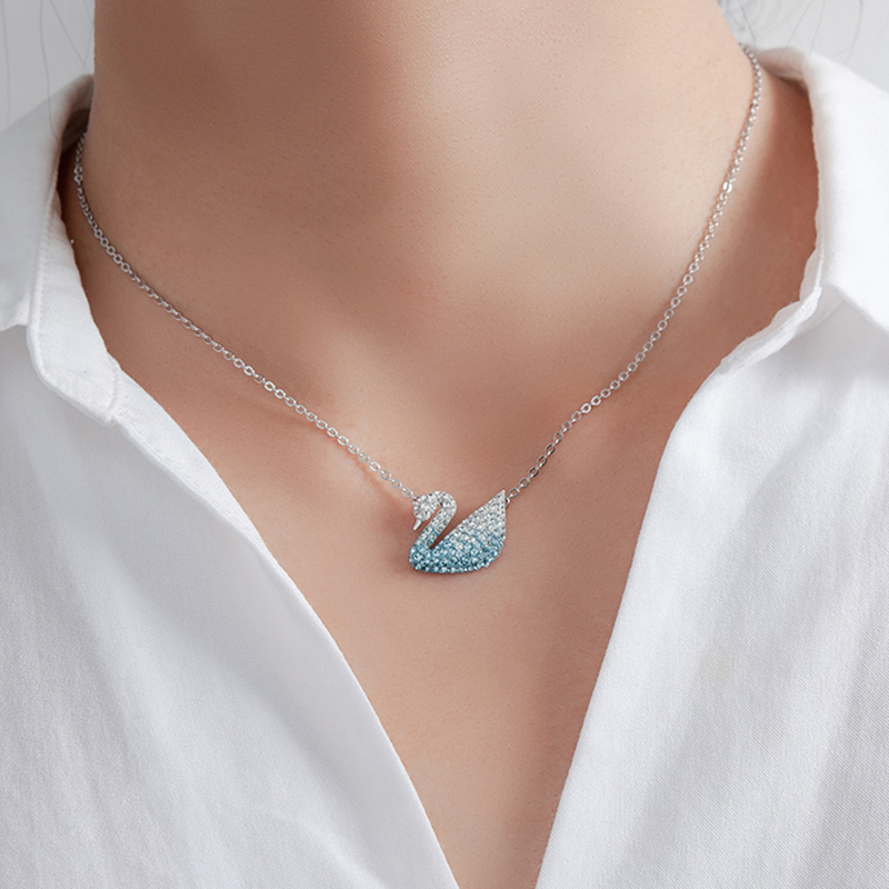 施华洛世奇(SWAROVSKI) 大号渐变蓝天鹅水晶项链 送恋人5512095