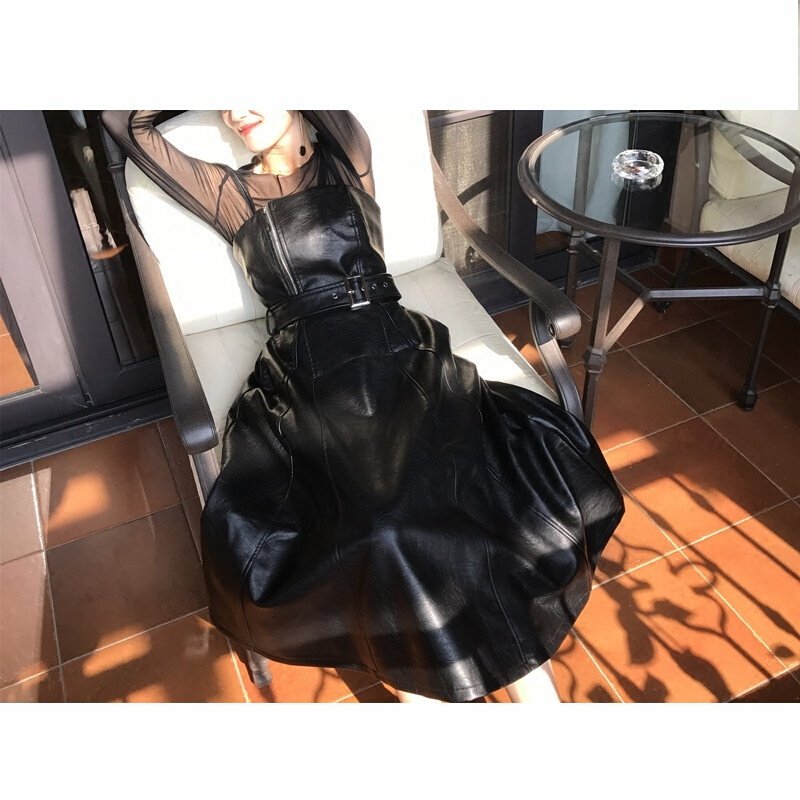 春季女装修身高腰带连衣裙背带裙皮裙过膝中长裙小黑裙pu黑色