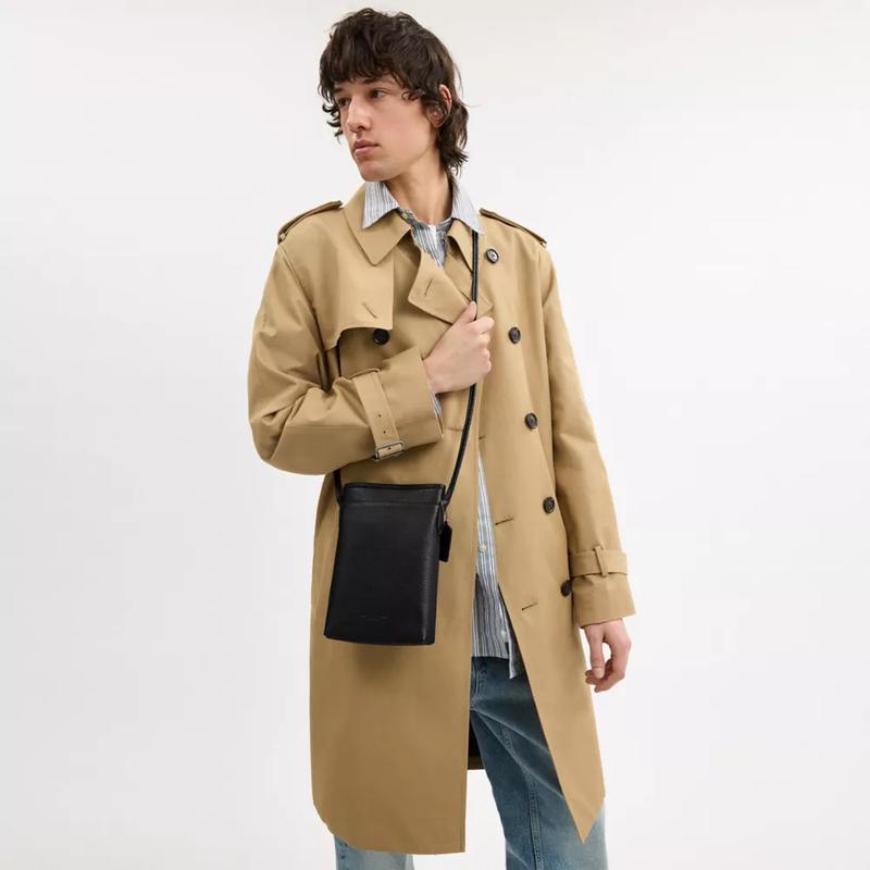 男士时尚斜挎包可调节肩带耐磨防滑户外背包高清大图