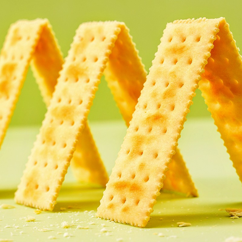 [满199减100]来伊份 苏打饼干360g早餐代餐饼干食品咸味休闲零食小吃薄脆饼干高清大图