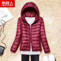 南极人反季清仓轻薄羽绒服女士短款连帽立领秋冬修身大码学生外套_84 5XL建议160斤左右 酒红【连帽】
