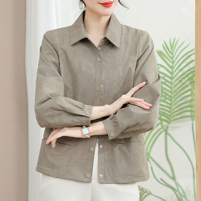 时尚洋气妈妈装春秋外套女50岁中老年人60岁衬衣女轻薄款春装衣服