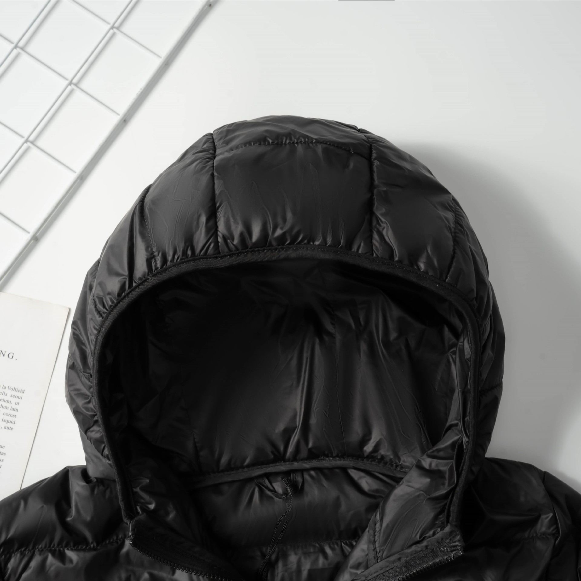 简约百搭休闲新款轻薄黑色女羽绒轻便女款连帽羽绒服高清大图