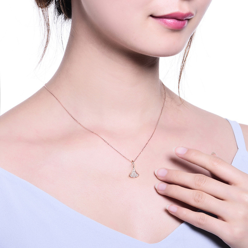 gzuan古钻珠宝触动18k金吊坠扇形小裙子时尚女士吊坠d1859