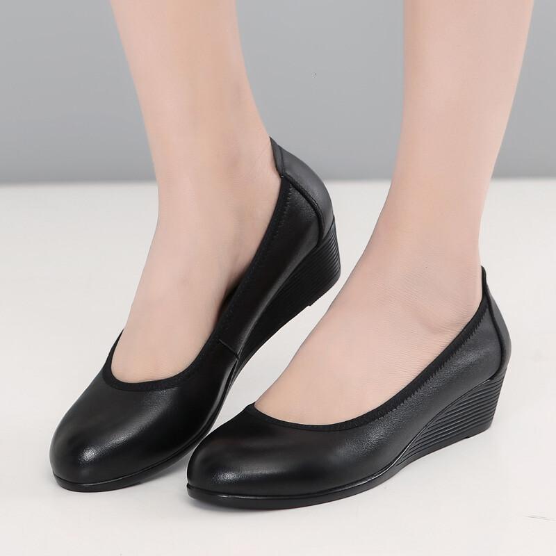 旺奈wangnai妈妈皮鞋坡跟真皮中年女皮鞋工作大码女鞋浅口妇女鞋中跟