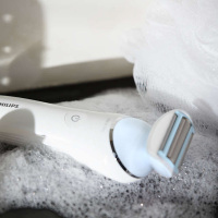 飞利浦(Philips) 脱毛器 女士剃毛器脱毛仪BRL130 腋毛腿毛私处剃毛刀腿部 充电式 支持全身水洗 干湿两用