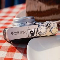 富士(FUJIFILM)X-100VI X100VI 银色 微单相机 经典复古旁轴人文街拍神器 海外版
